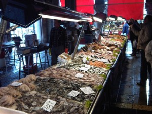 Mercato del pesce di Rialto a Venezia