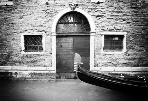 Canale di Venezia con gondola