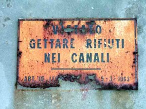 Operazione pulizia canali Venezia