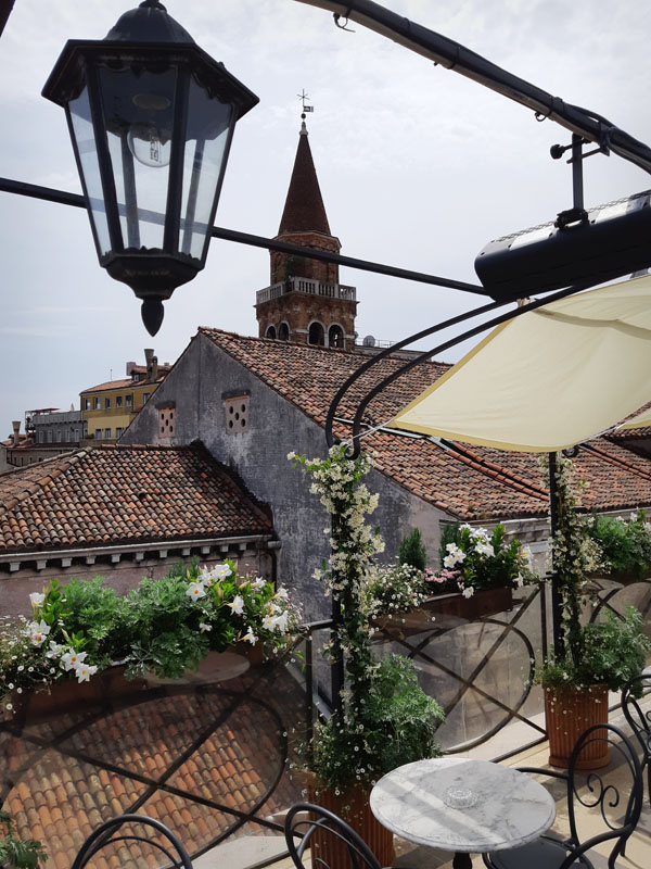 Aperitivo in terrazza veneziana